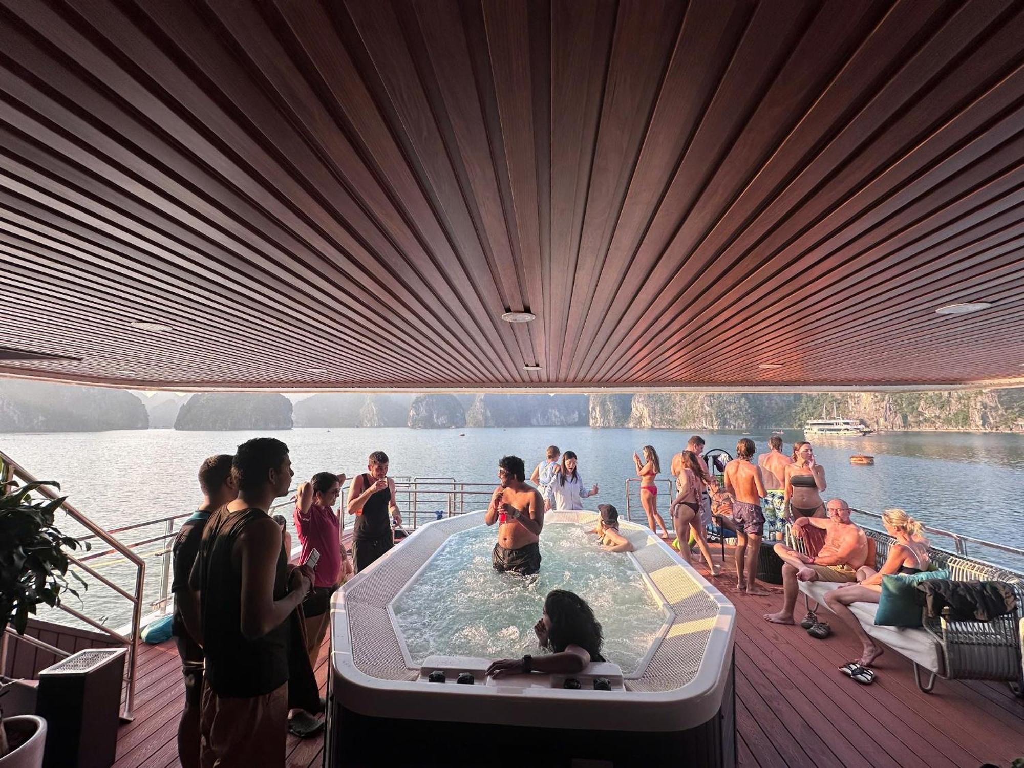Green Mountain Cat Ba Hotel Dong Khe Sau Dış mekan fotoğraf